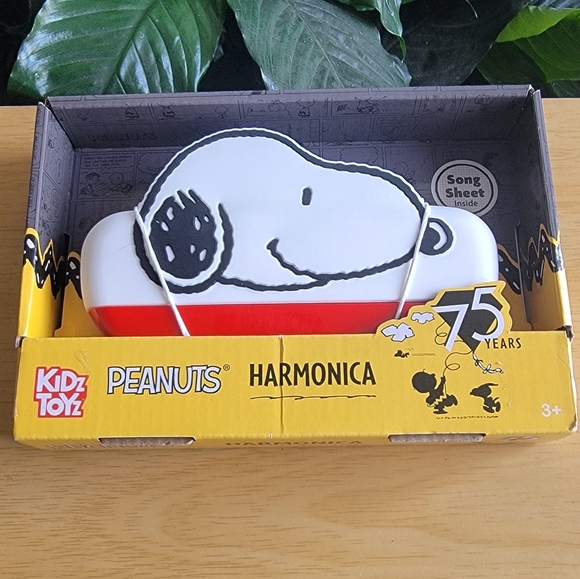 Peanuts Other - PEANUTS Snoopy  Musical Harmonica Enclosed With Songsheets